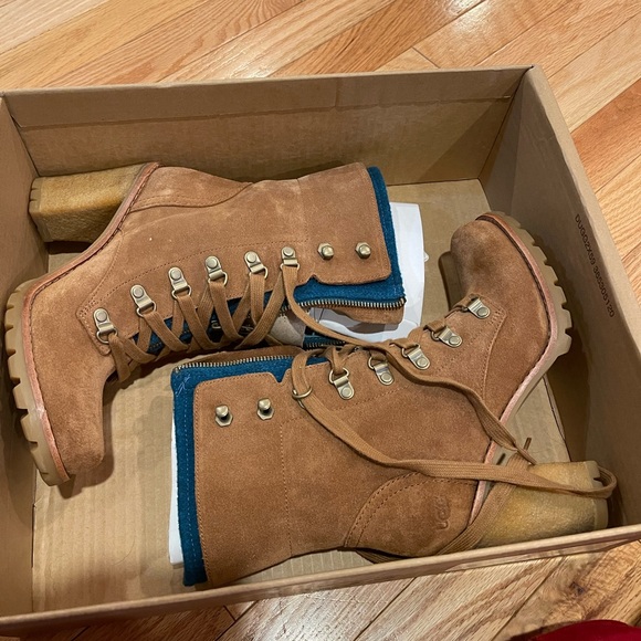 Used great condition Fabrice UGG boots laced with heels 👠 - Picture 3 of 4